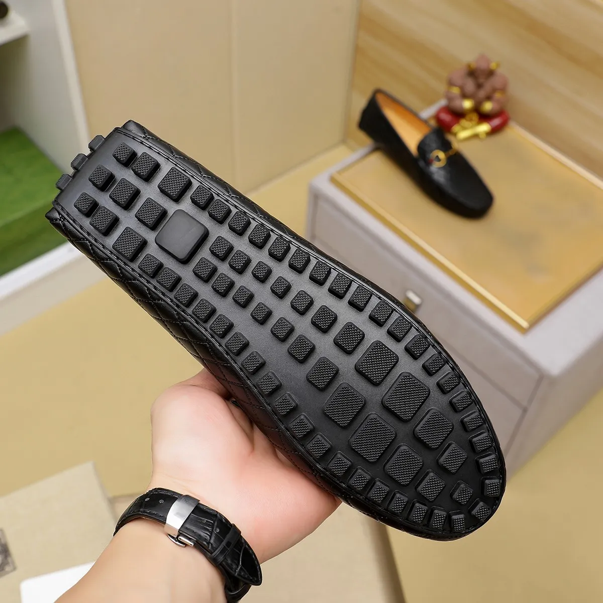 Men's shoes💰380💰🕷🕷️【 GUCCI 】Gucci's best-selling trendy men's casual slip-on shoes 🇨🇳Official website original 1:1 mold 💯Original quality, fine workmanship ☘Fashionable and versatile, perfect shape, comfortable on the feet 🍓Trendy men's recommended model, imported cowhide on the top layer 🎋High-quality pigskin lining, rubber wear-resistant and non-slip outsole, high-end atmosphere, worth owning 🍉Optional 38-44